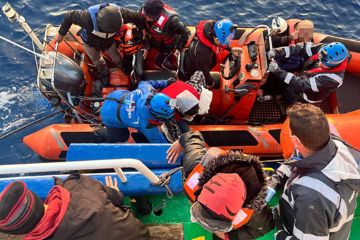 Soccorrere in mare accogliere a terra